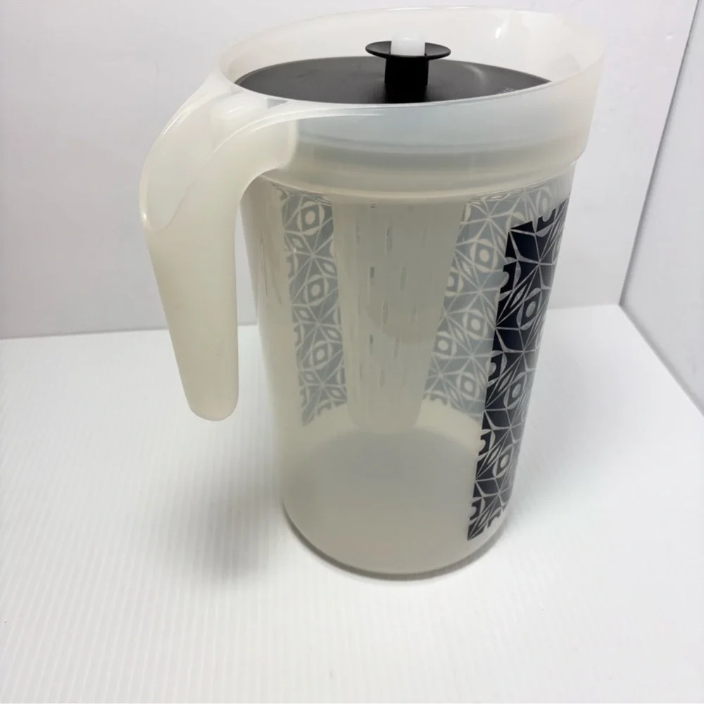 Tupperware Pitcher‎ 2 Quart Push Button with Infuser Deco Vibe Black